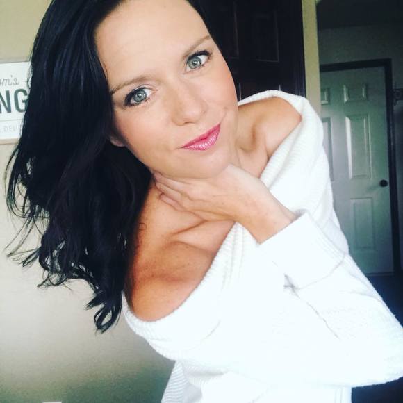 Meet your Posher, Valerie - Picture 1 of 1